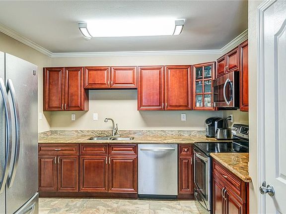 3rd image of 673 Camelia Ave