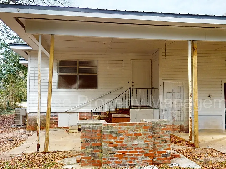 703 Simmons St — Photo 1