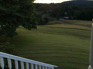 571 New Clear Branch Rd, Rocky Top, TN 37769