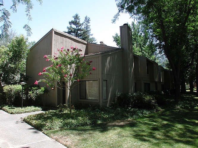 919 Vanderbilt Way