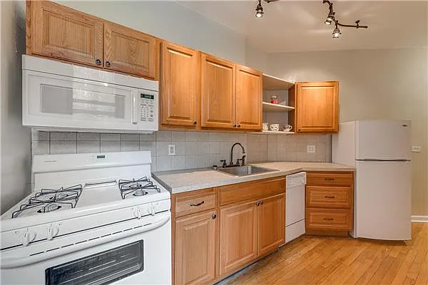 Sold by Exclusive Properties Sotheby's International Realty | media 17