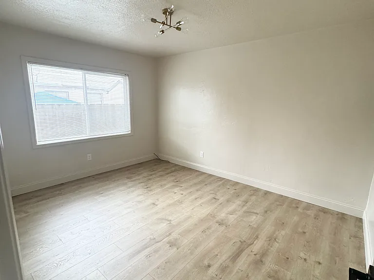708 Burke Ave — Photo 7