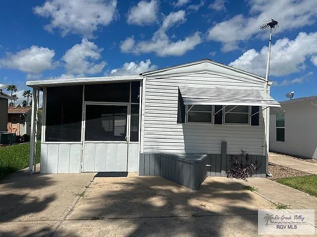 10 Colorado River Dr — Photo 1