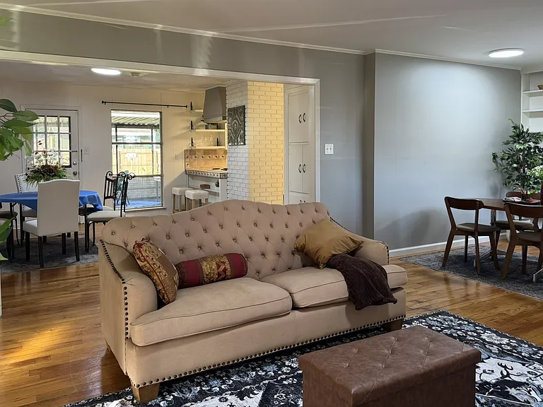 214 Sunny Ln — Photo 3