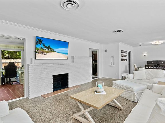 2nd image of 2025 Buena Vista Blvd