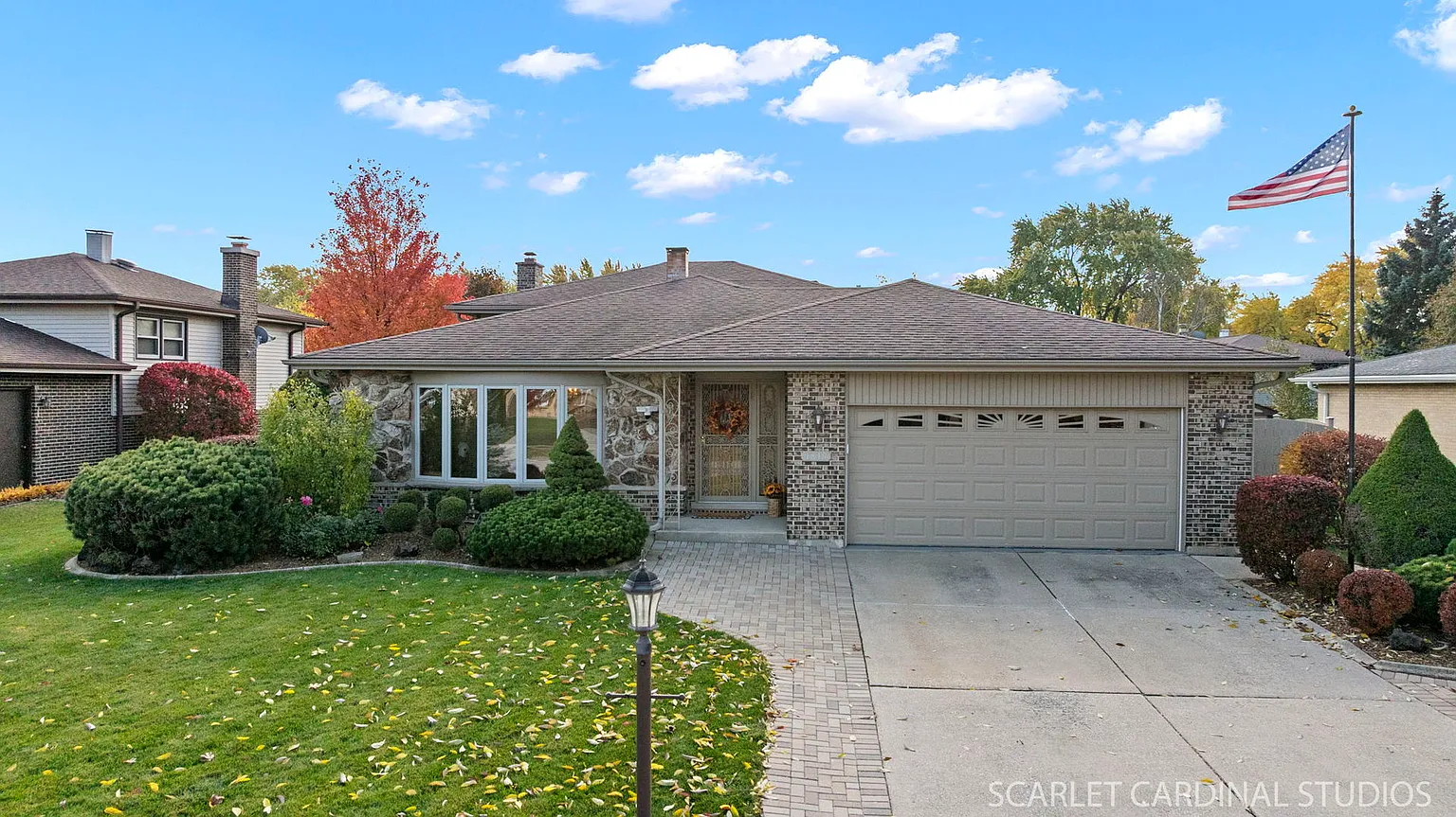 1819 Holly Ave photo 1