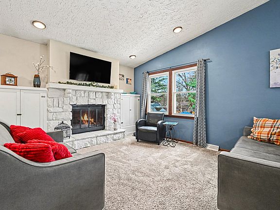 5th image of 17294 Mackinaw Rd