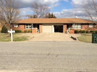 4300 Pin Oak Rd, Hutchinson, KS 67502