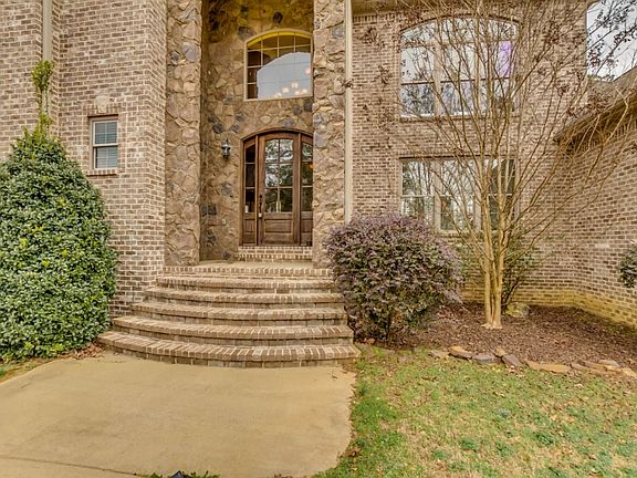 2nd image of 555 Fawn Ln