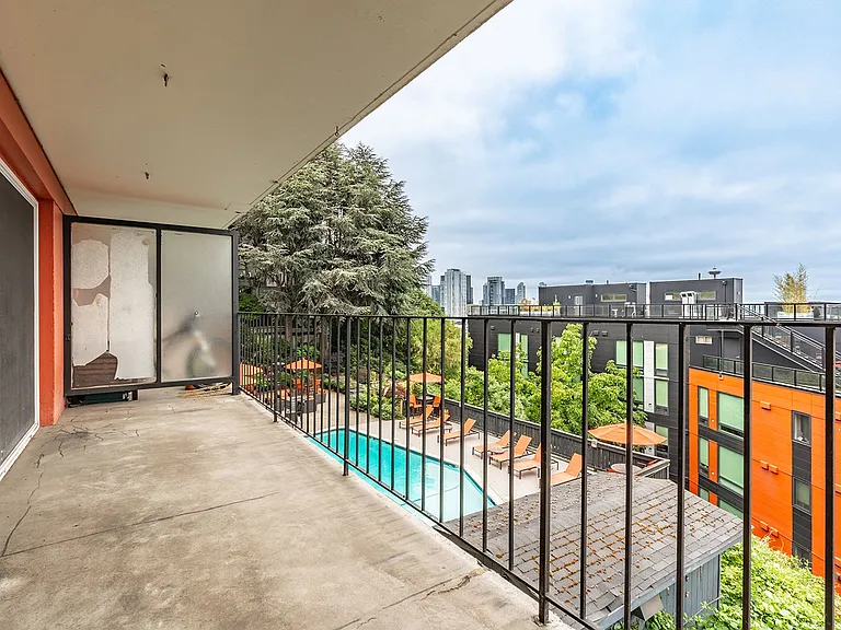 727 Bellevue Ave E — Photo 17
