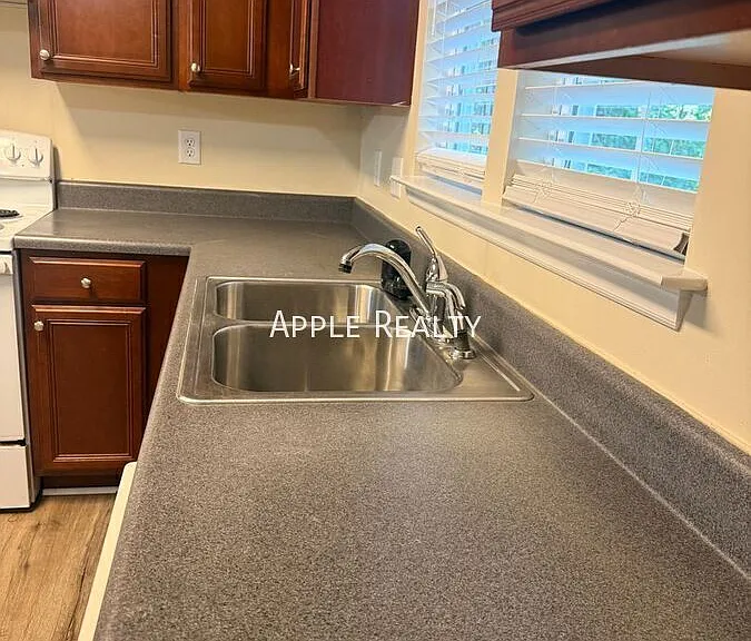 202 Allen St #B — Photo 9
