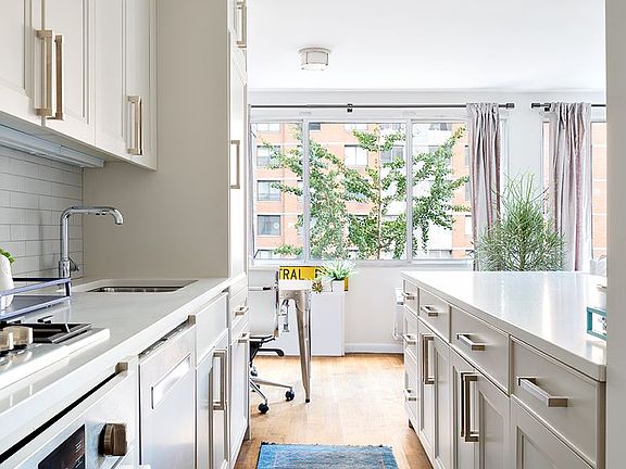 4th image of 95 W 95th St APT 8A