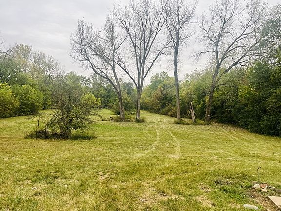 3rd image of 1994 N 2753rd Rd