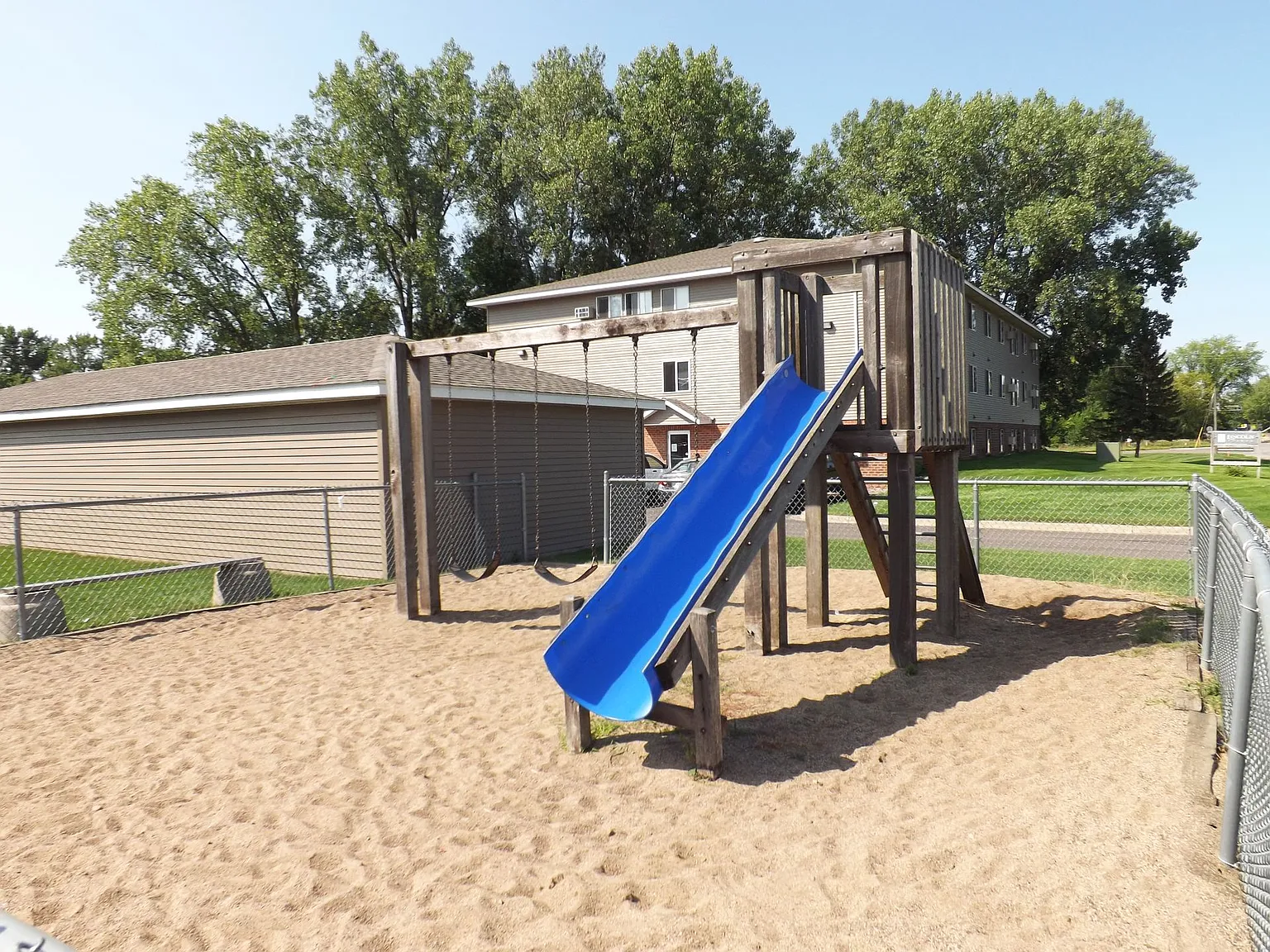 Lincoln Pointe — Photo 2