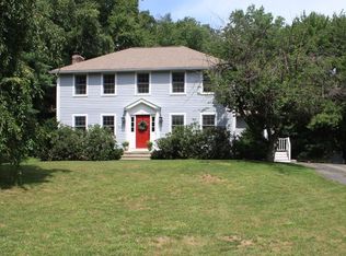 51 Groton Rd, Tyngsboro, MA 01879
