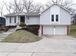 10212 Roe Ave, Overland Park, KS 66207