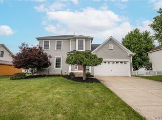45 Sunset Creek Dr, West Seneca, NY 14224