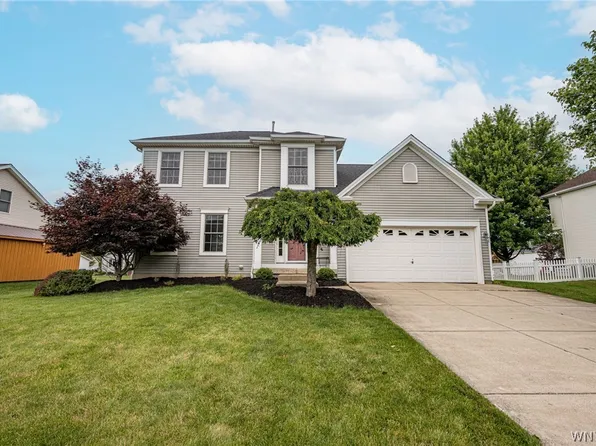 45 Sunset Creek Dr, West Seneca, NY 14224