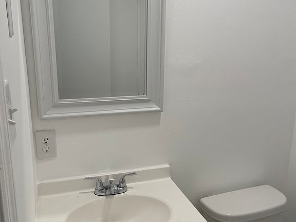 2nd image of 409 Dickens Ave