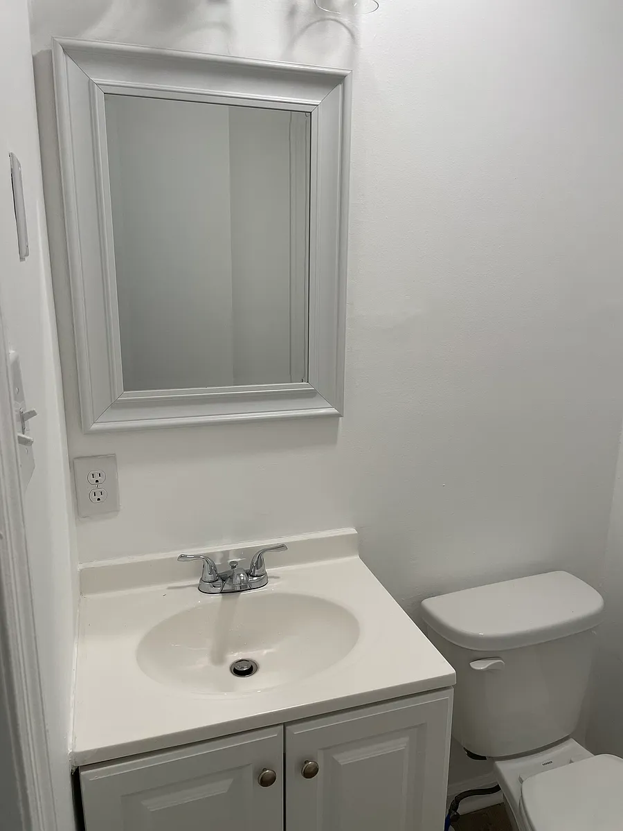 Building Photo - 409 Dickens Ave