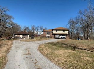 22507 S South Hedgewood Ln, Peculiar, MO 64078