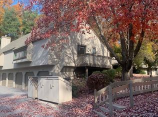 29 Crocus Ln #29, Avon, CT 06001