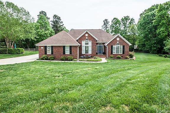 2nd image of 121 Whimbrel Ln