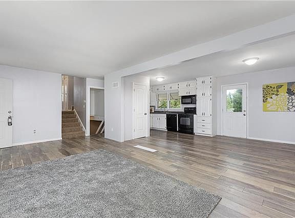 4th image of 13505 Applewood Dr