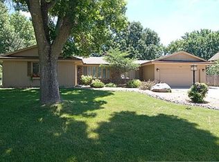 2281 Queens Dr, Woodbury, MN 55125