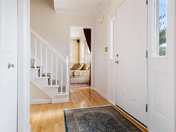 5th image of 5002 Essex Ct