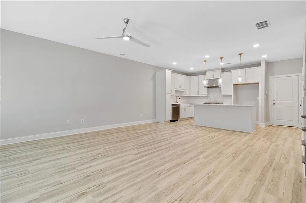 3 bed, 2.5 bath, 1415 sqft, $2,800 — Photo 3