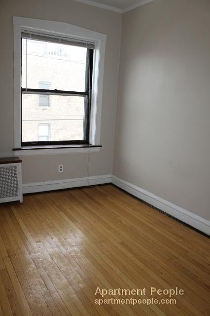 2nd image of 7711 N Sheridan Rd APT 3S