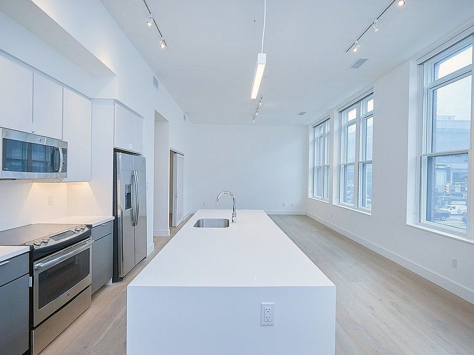 1st image of 271 W 125th St APT 208