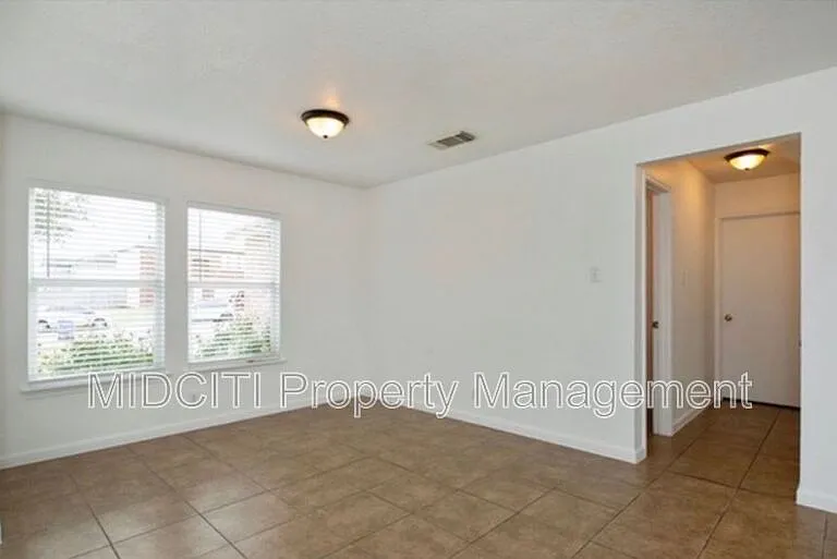 9739 Chelsea Cir — Photo 10
