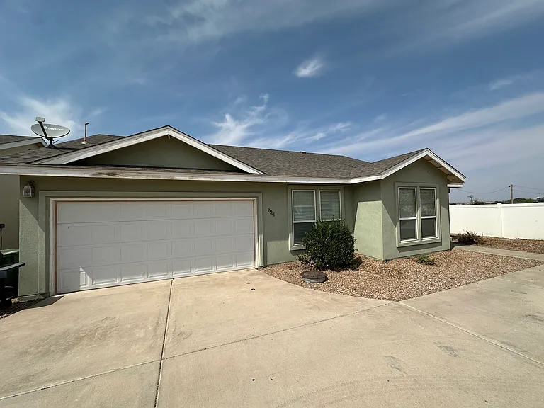 2901 Oakmont Ct — Photo 1