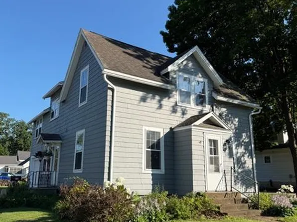 619 E Wells St, Durand, WI 54736