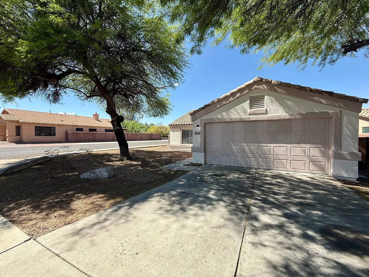 3 bed, 2.0 bath, 1364 sqft, $1,900 — Photo 2