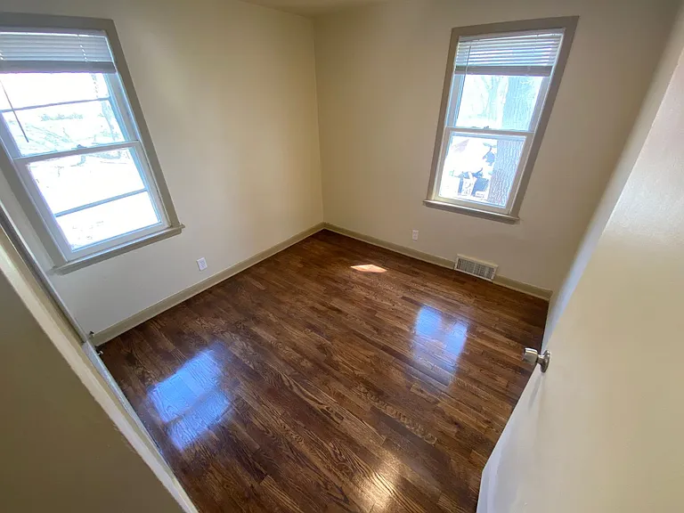 3674 Bedford Ave — Photo 12