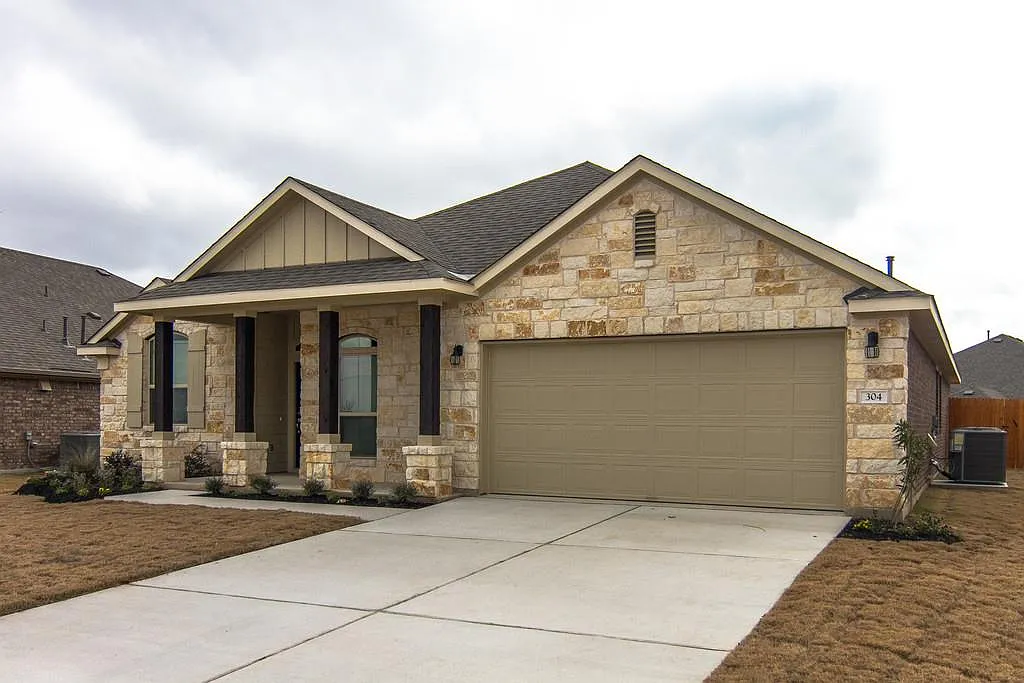 4 bed, 2.0 bath, 2288 sqft, $2,450 — Photo 3