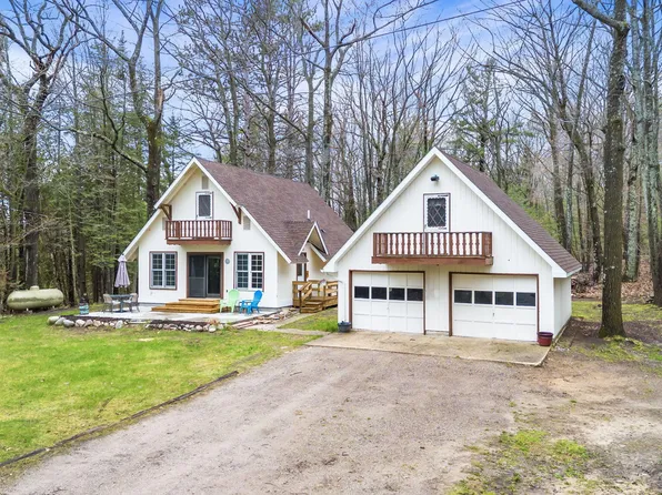 48 Sturgeon Bay Rd, Indian River, MI 49749