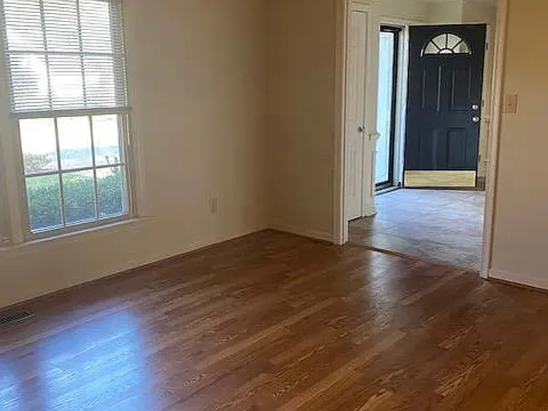 110 Melvins End — Photo 3