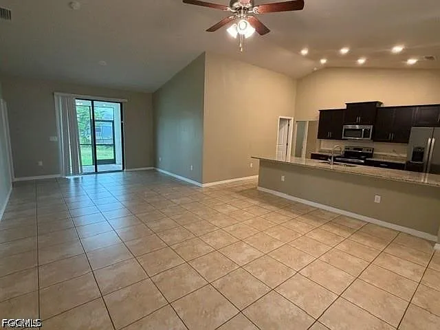4 bed, 2.0 bath, 1719 sqft, $1,895 — Photo 4