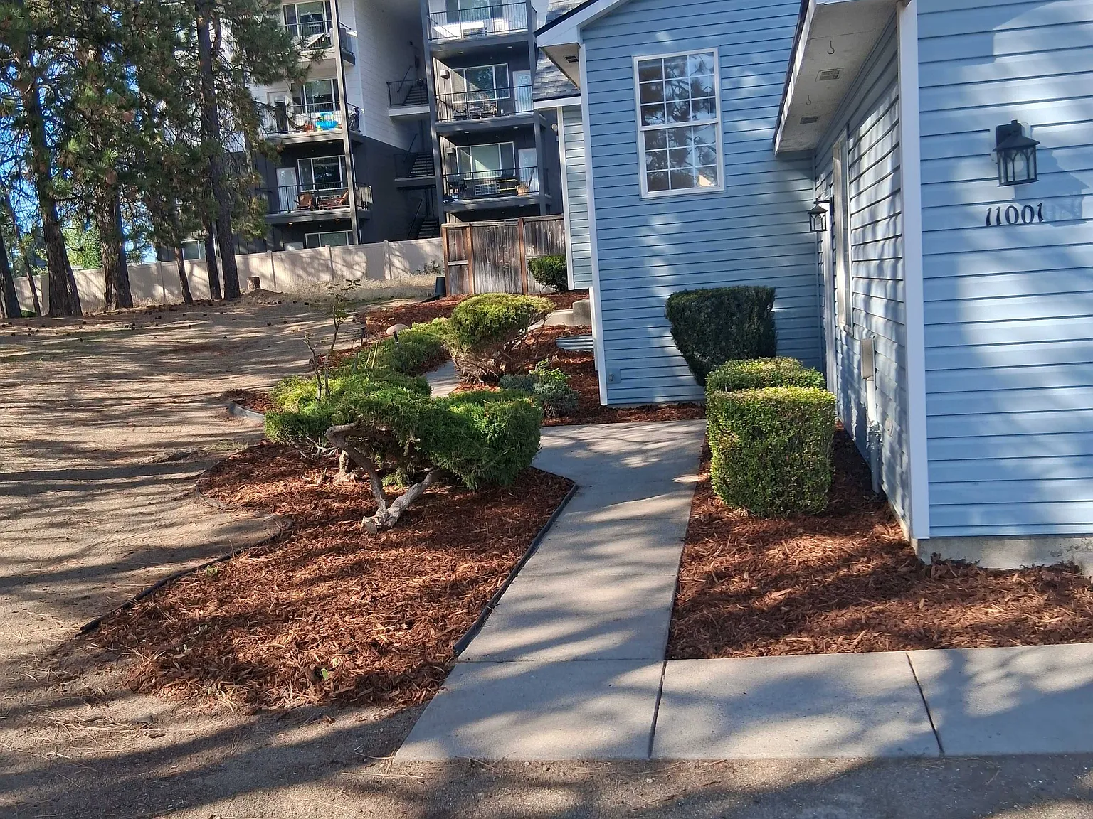 3 bed, 1.5 bath, 1800 sqft, $2,150 — Photo 2