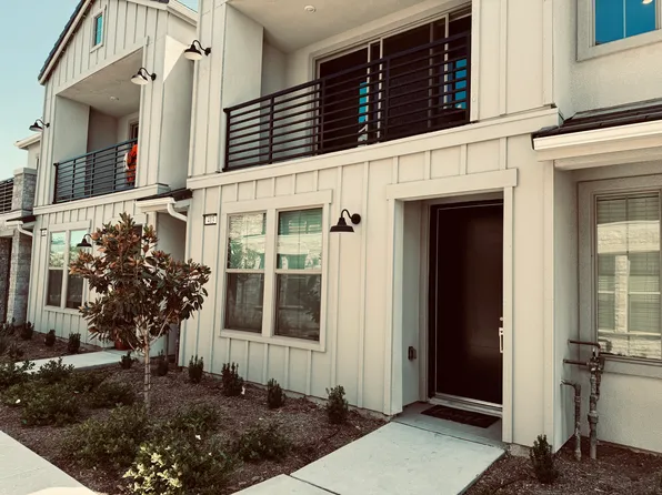 413 W Mahogany Ln, Clovis, CA 93611