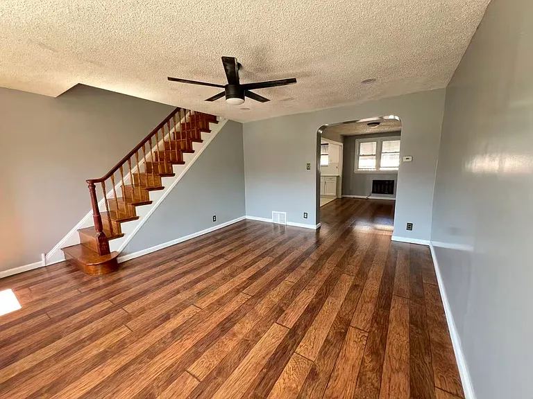 5844 Akron St — Photo 2
