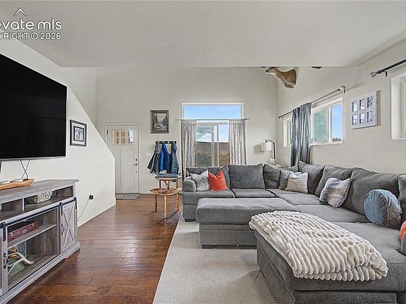 3rd image of 859 Circle Rd