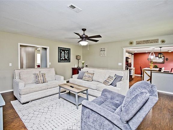 5th image of 2407 Backus Ave