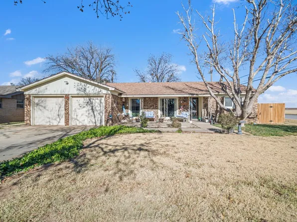 1117 14th St, Shallowater, TX 79363