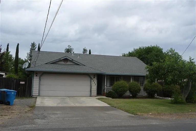 2252 Mulberry St photo 1