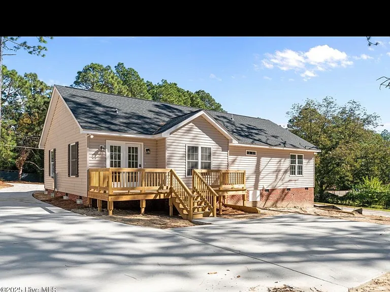 215 Beech St — Photo 5